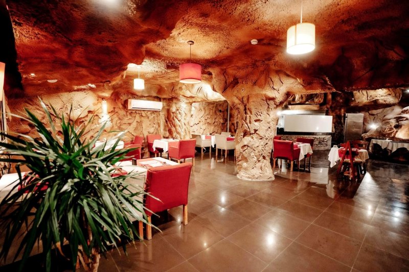 Hurghada utazás Caves Beach Resort