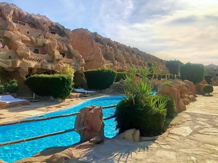Hurghada utazás Caves Beach Resort