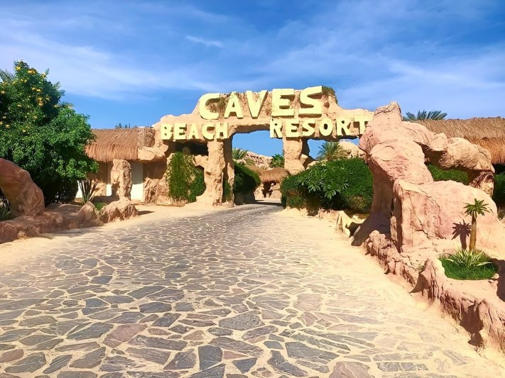 Hurghada utazás Caves Beach Resort