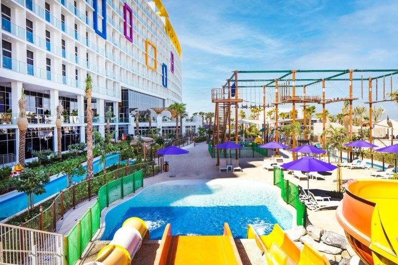 Dubai utazás Centara Mirage Beach Resort