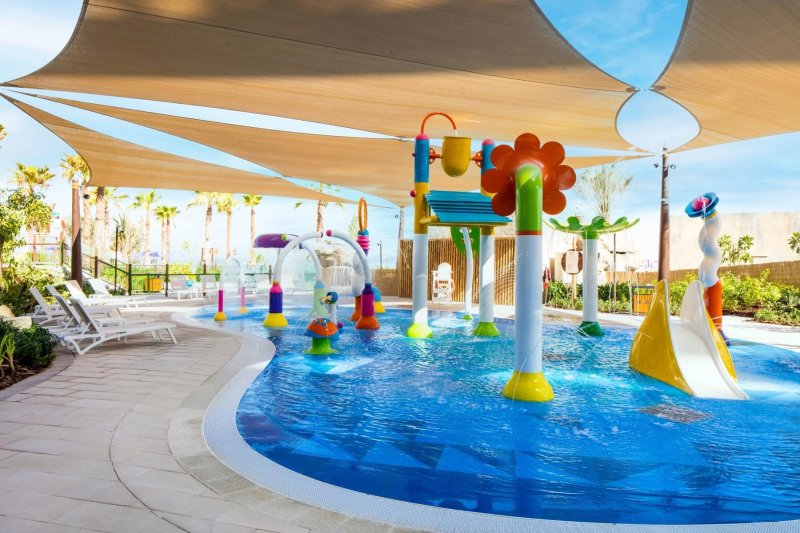 Dubai utazás Centara Mirage Beach Resort