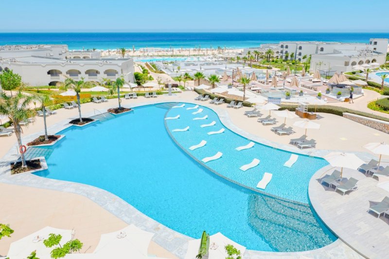 Marsa Matruh utazás Cleopatra Luxury Resort