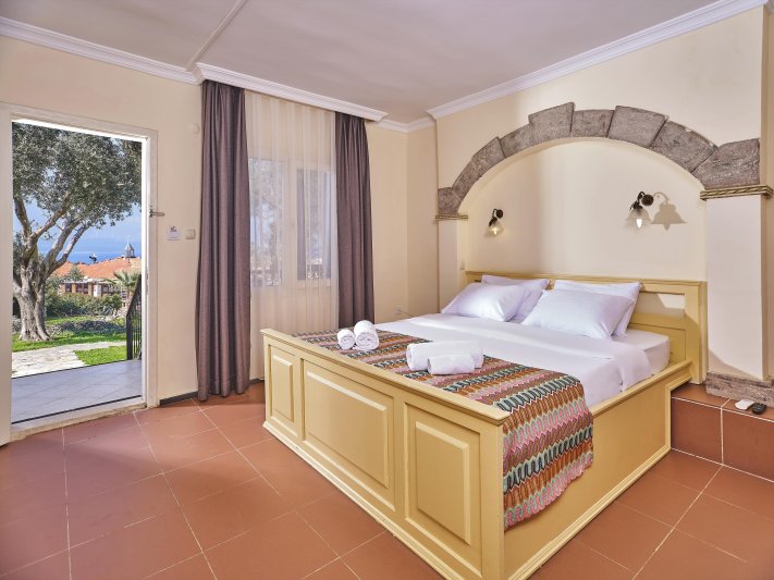 Kétágyas szoba kertre néző kilátással