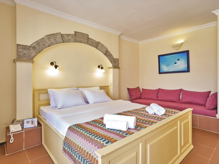 Kétágyas szoba kertre néző kilátással