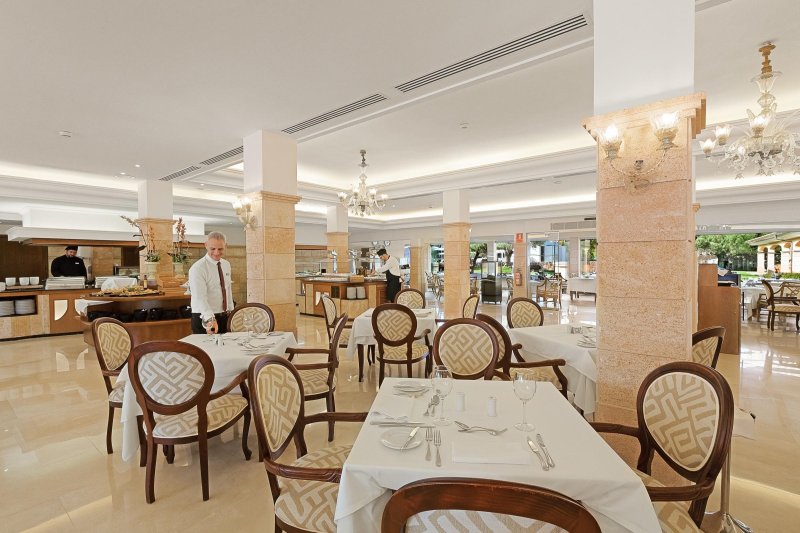 Mallorca Sa Coma utazás Cm Mallorca Palace 