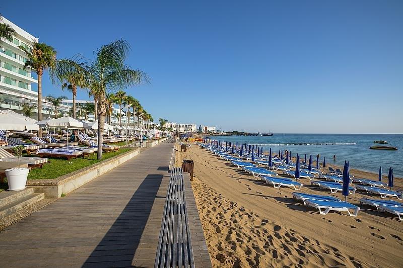 Constantinos The Great Beach Dél-Ciprus
