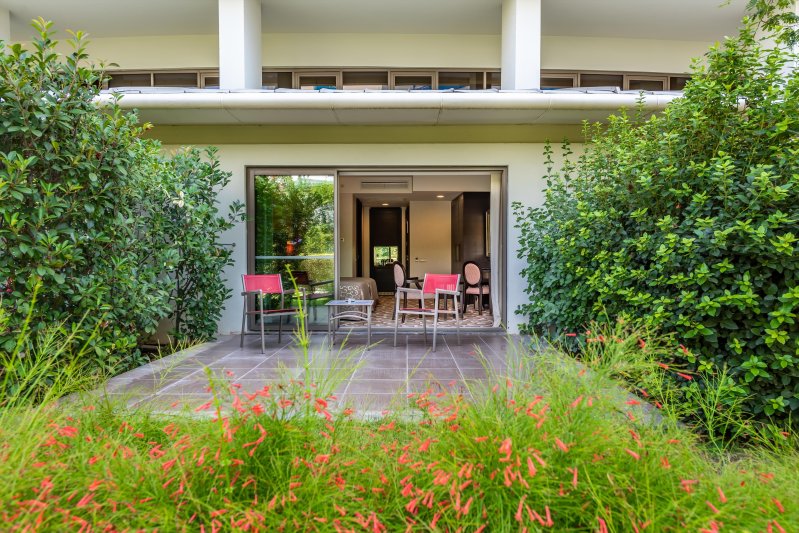 Családi szoba kertre néző kilátással