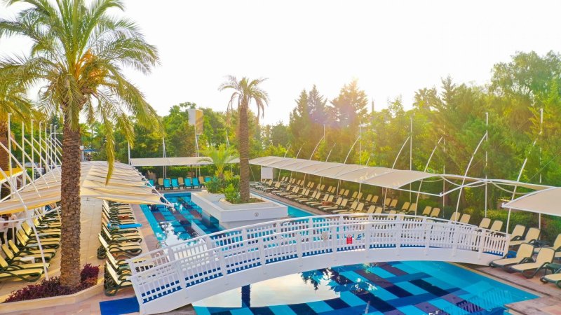Crystal De Luxe Comfort Collection Kemer