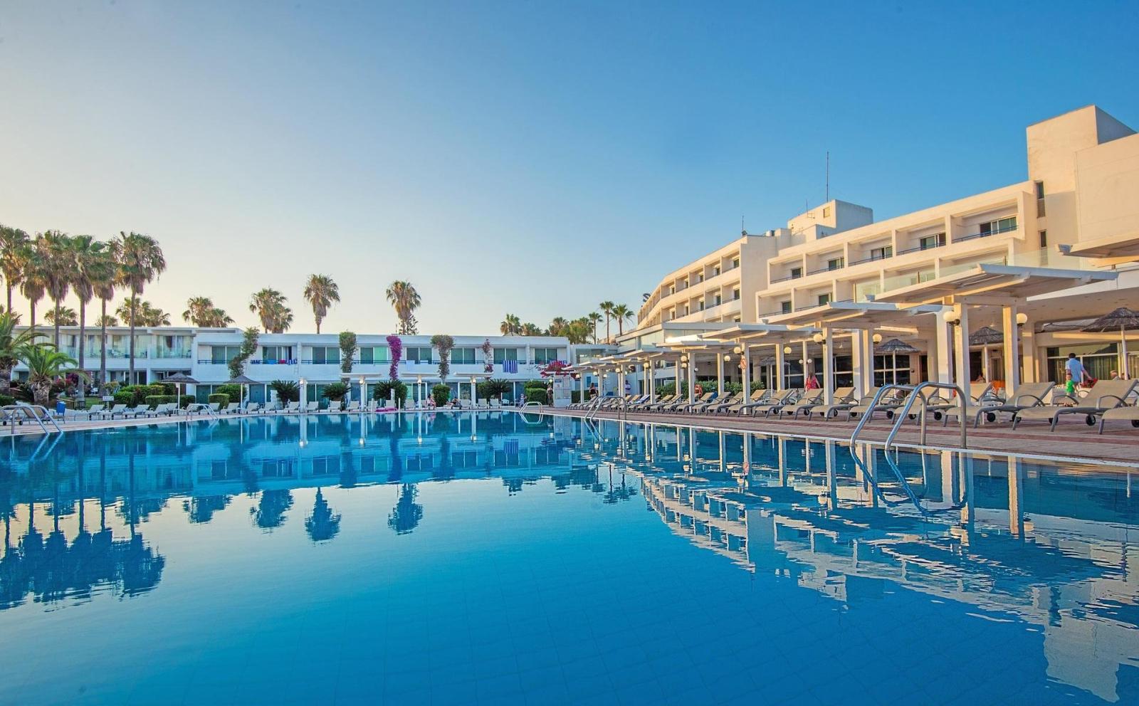 Dome Beach Hotel & Resort Dél-Ciprus