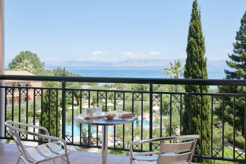 Korfu utazás Delfinia