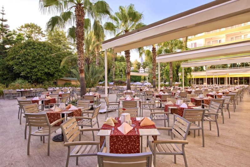 Antalya utazás Delphin Botanik Lares