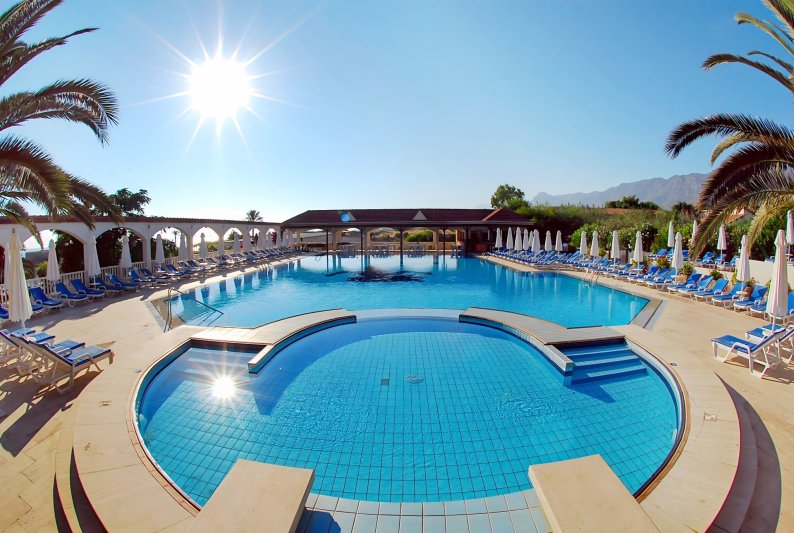 Észak-Ciprus utazás Denizkizi Royal