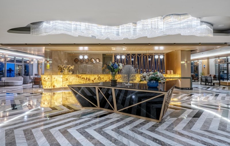 Diamond Deluxe Hotel Side
