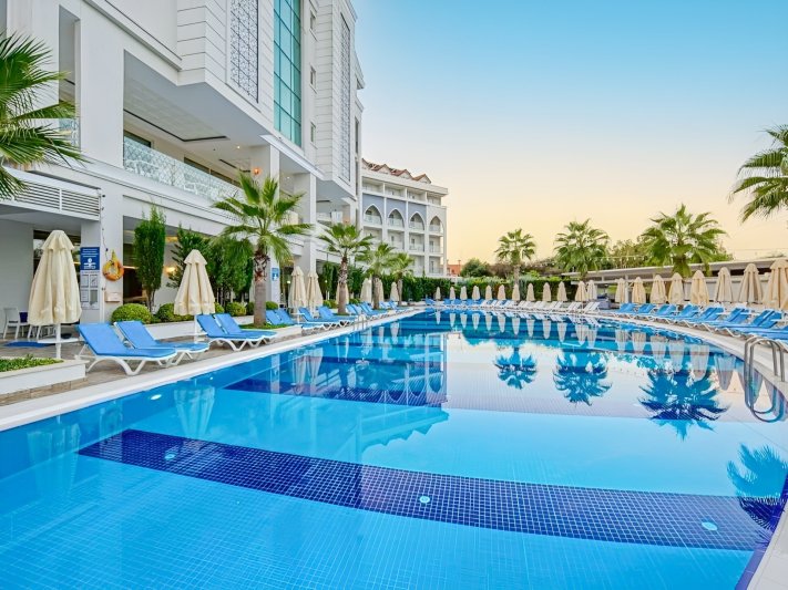 Diamond Elite Hotel And Spa Side