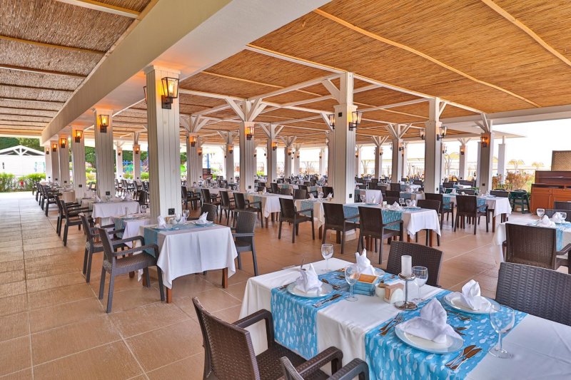 Crystal Palace Resort & Spa Side