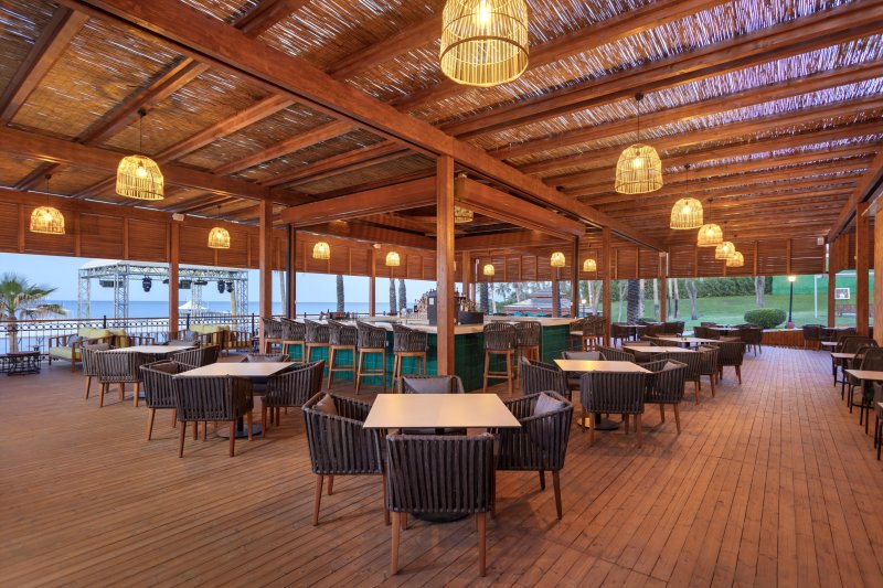 Dobedan Beach Side Side