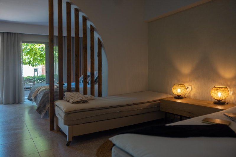 Junior lakosztály superior kertre néző kilátással