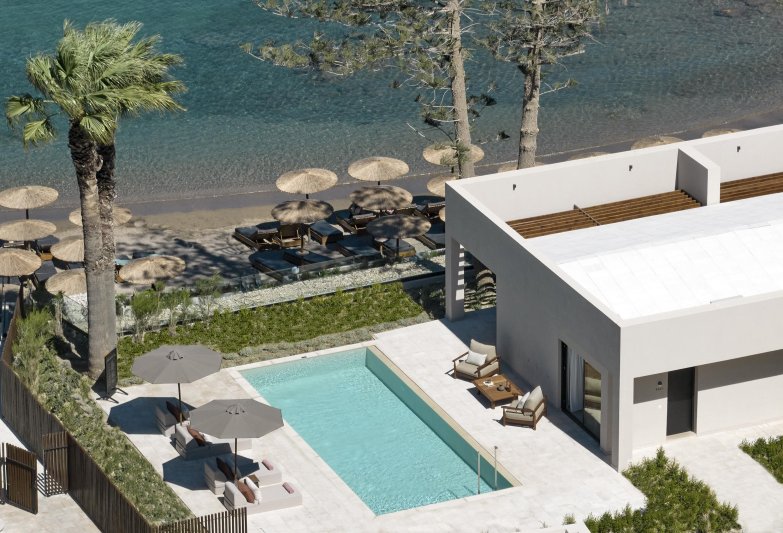 Bungaló saját medencével