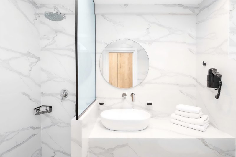 Kétágyas szoba, fürdőszoba