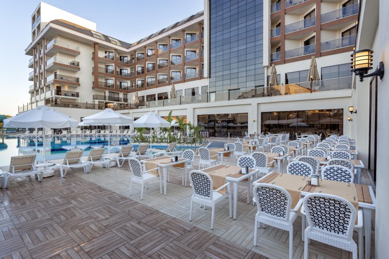 Glamour Resort & Spa Side