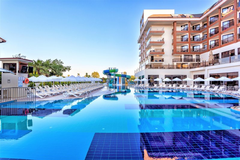 Glamour Resort & Spa Side