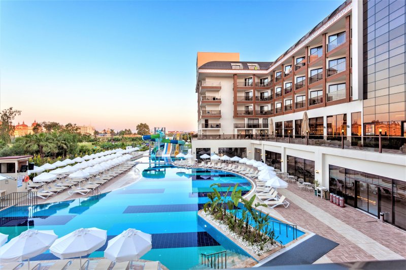 Glamour Resort & Spa Side