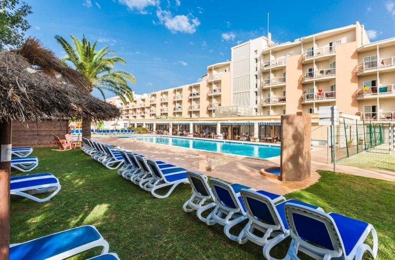 Mallorca utazás Globales Playa Santa Ponsa 