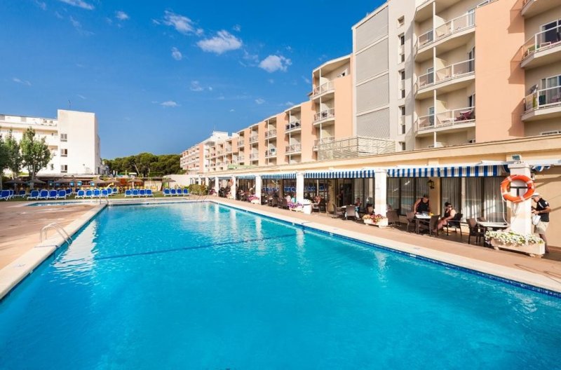 Mallorca utazás Globales Playa Santa Ponsa 