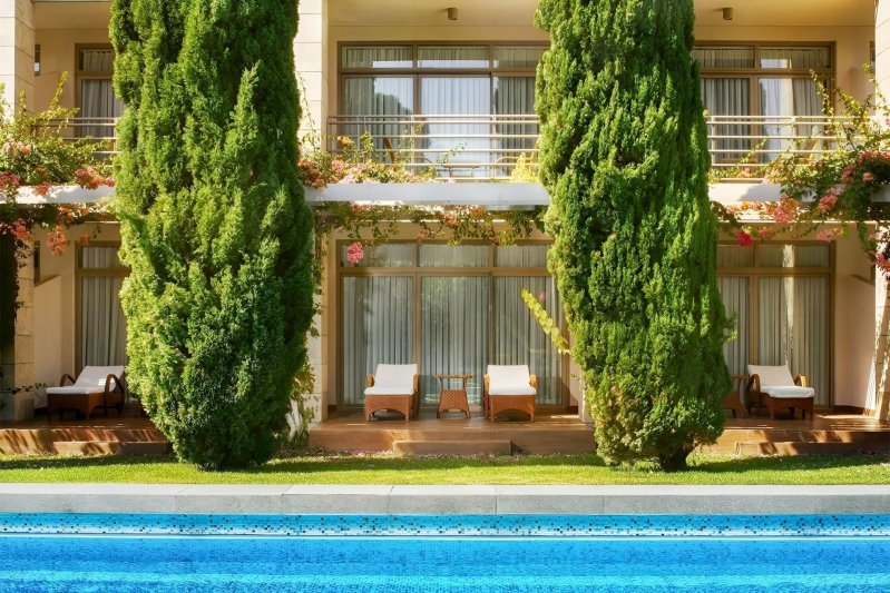 Superior szoba kétszemélyes ággyal - kilátással a medencére