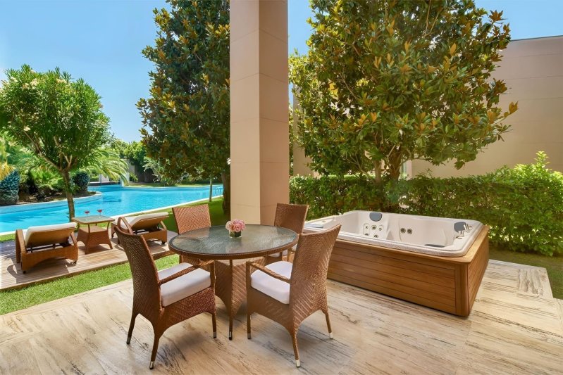 Duplex villa medencével