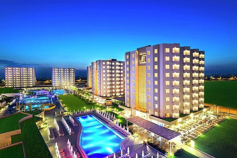 Antalya utazás Grand Park Lara