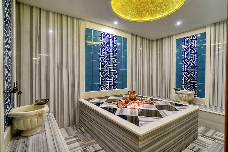 Antalya utazás Grand Park Lara