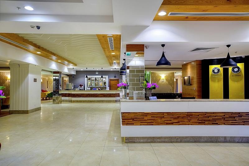 Antalya utazás Grand Park Lara