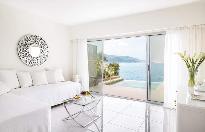 Szoba saját medencével