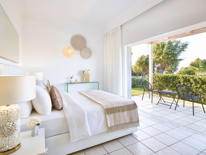 Superior bungaló a medence mellett