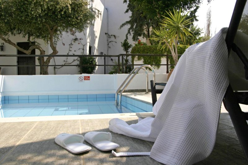 Lakosztály medencével