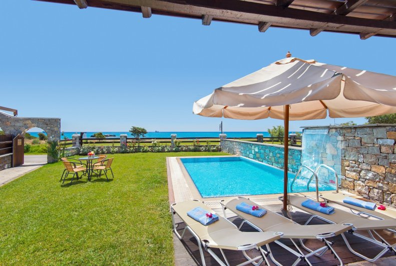 Villa Erato - terasz és medence
