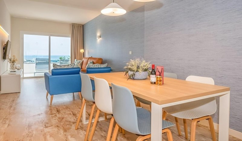 Tenerife Costa Adeje utazás Hovima La Pinta Beachfront Family Hotel