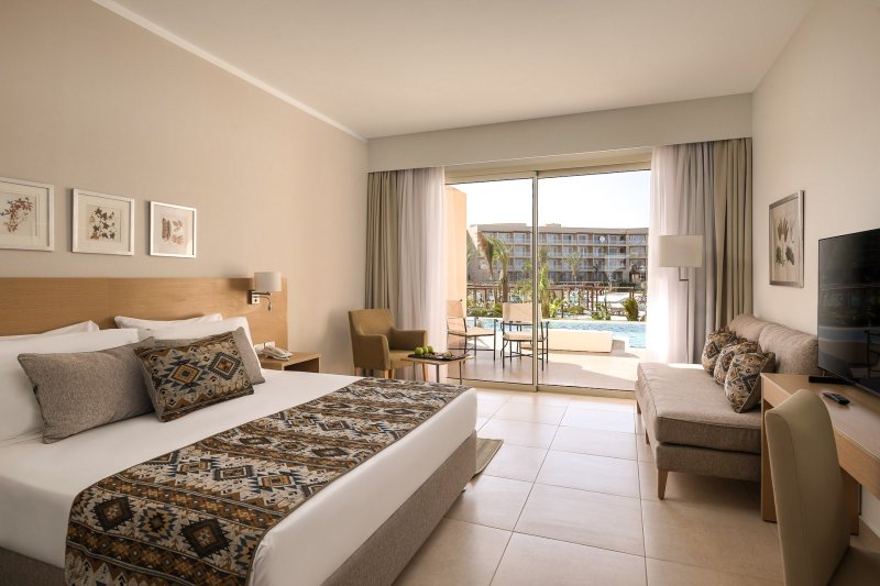 Deluxe családi szoba king méretű ággyal, swim-up hozzáféréssel