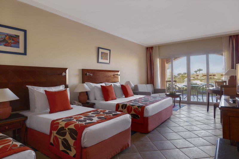 Prémium családi szoba medencére néző kilátással