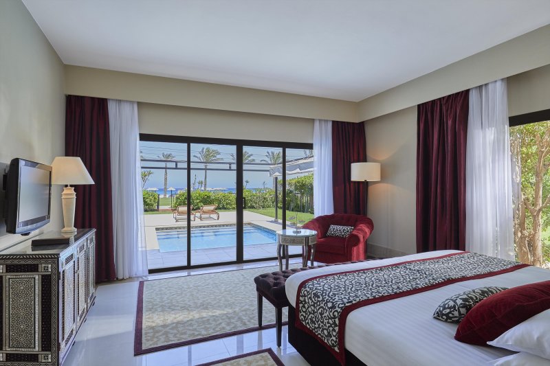 Királyi lakosztály saját medencével