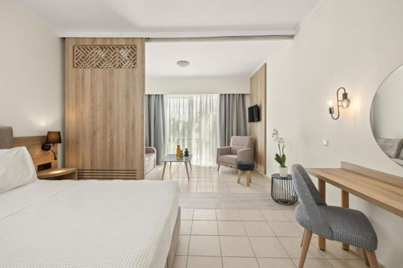 Superior családi szoba, kertre néző