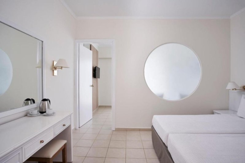 Családi szoba, kertre néző