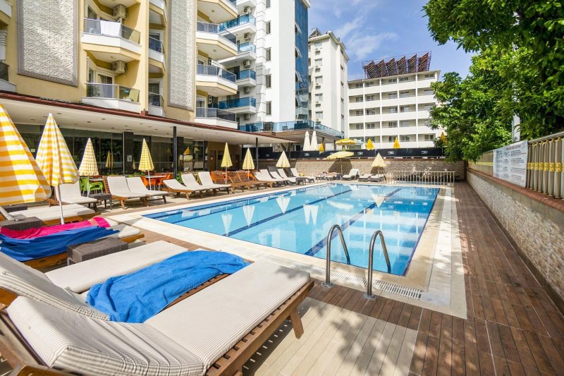 Alanya utazás Kleopatra Ada Beach