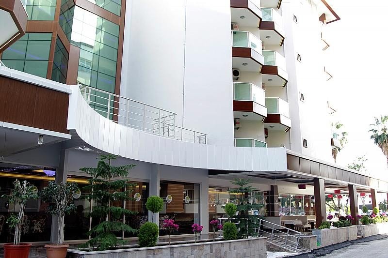 Alanya utazás Kleopatra Blue Hawaii 