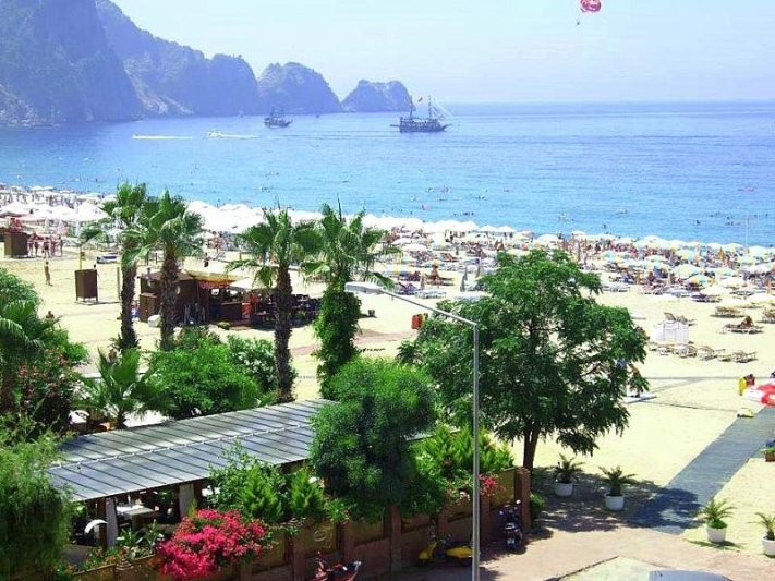 Alanya utazás Kleopatra Blue Hawaii 