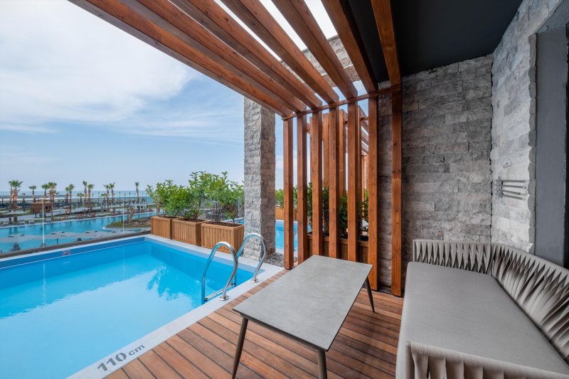 Kétágyas szoba terasza Swim Up