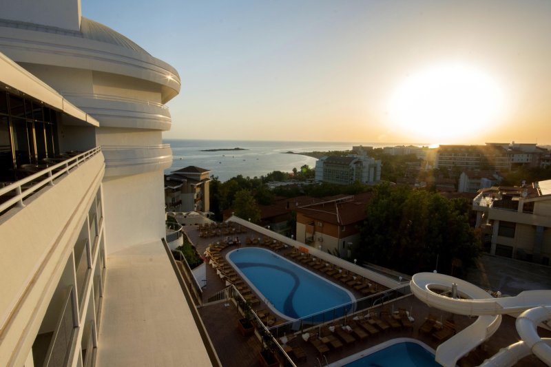 Alanya utazás Laguna Beach Alya 