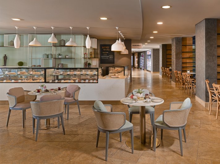 Antalya utazás Lara Barut Collection