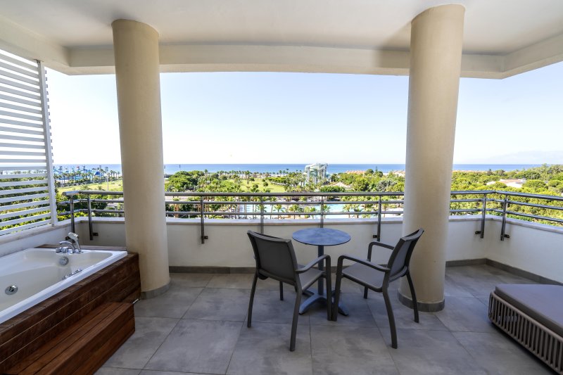 Lakosztály - sarok - főépület